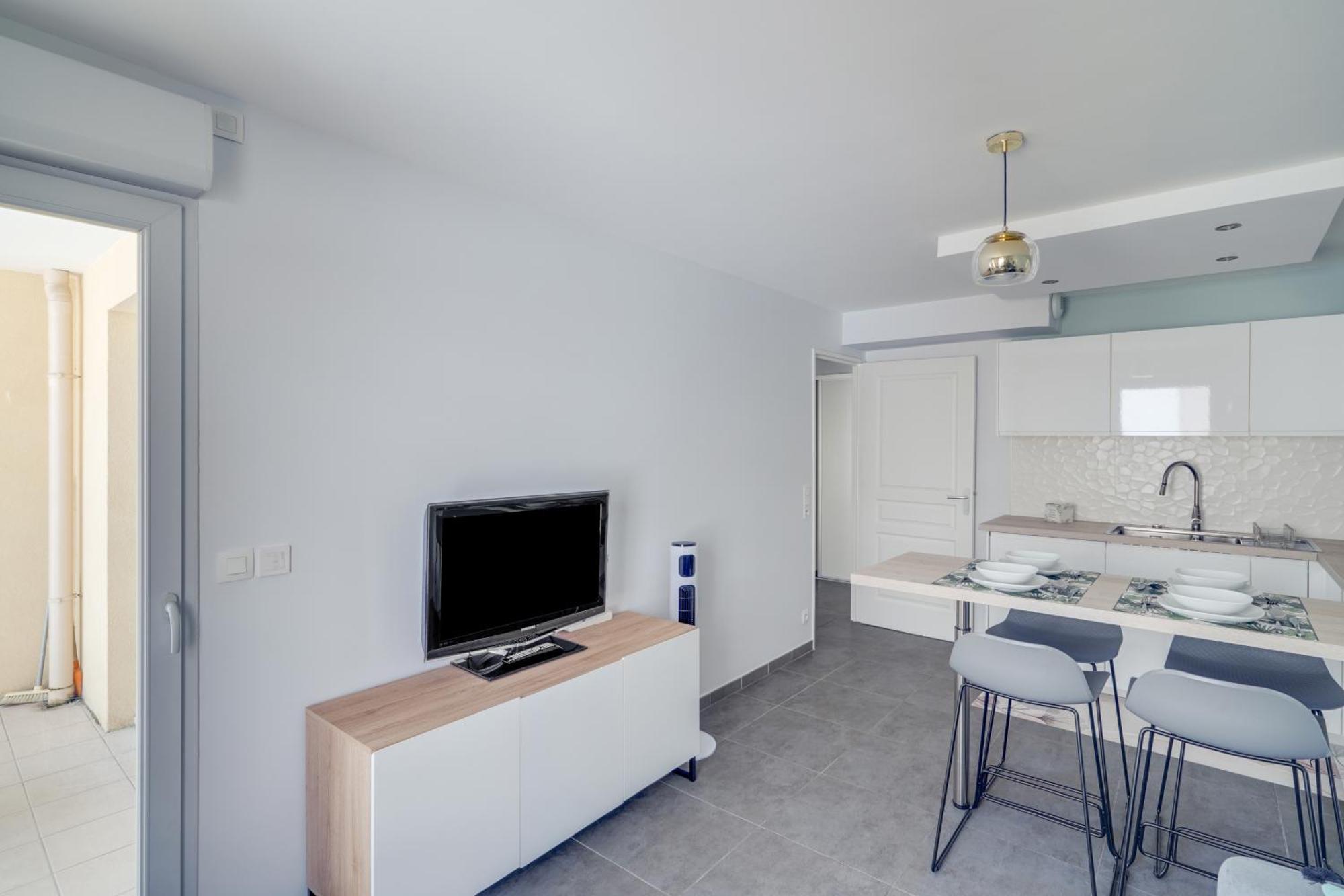 Appartement Le Galet, De Standing, Hyper Centre, Parking Prive, A 100 M De La Antibes