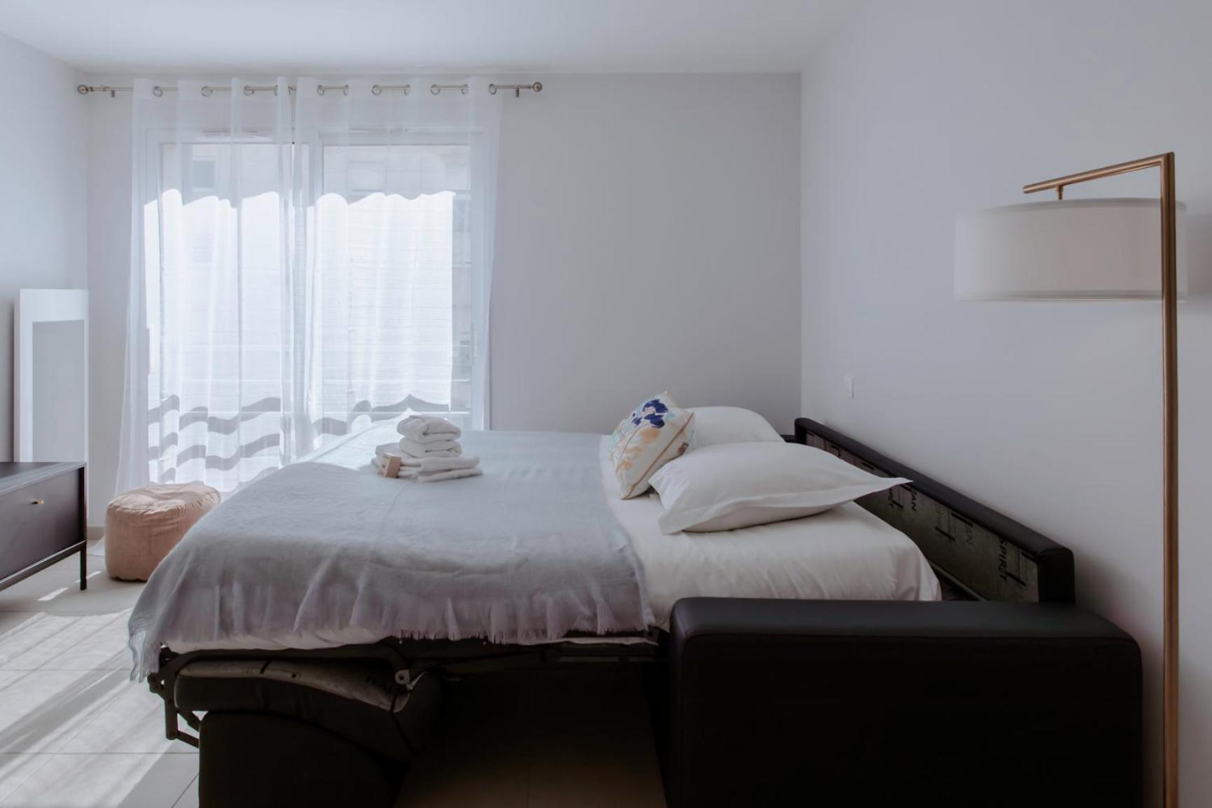 Apartment A5 - Modern 5 Min To Sea - Pool & Garage