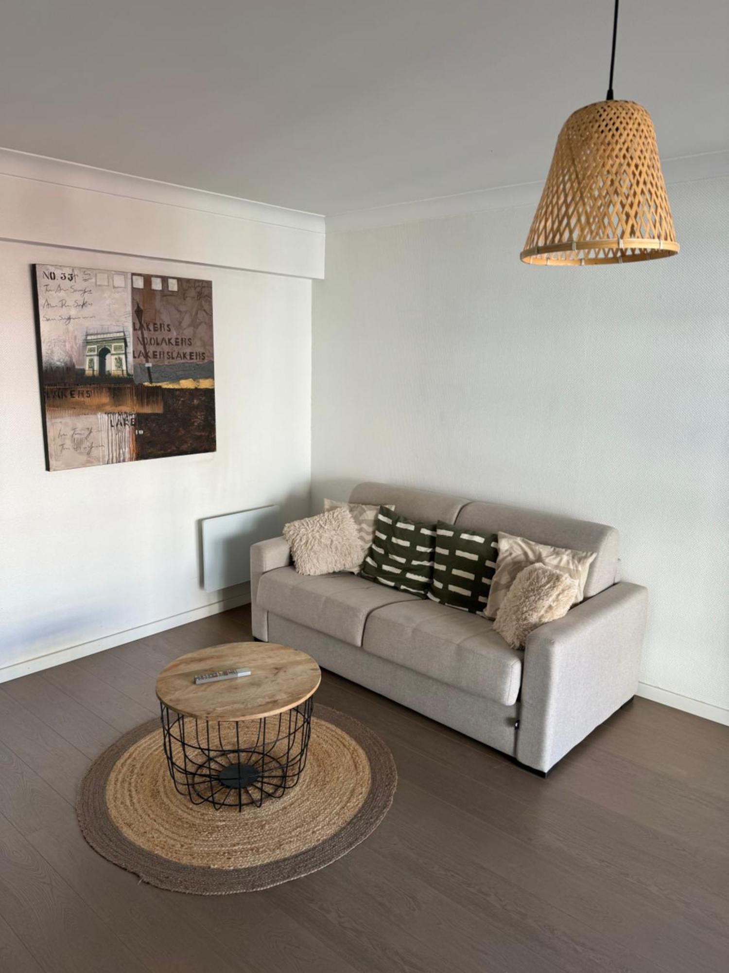 Moderne à 50m De La *