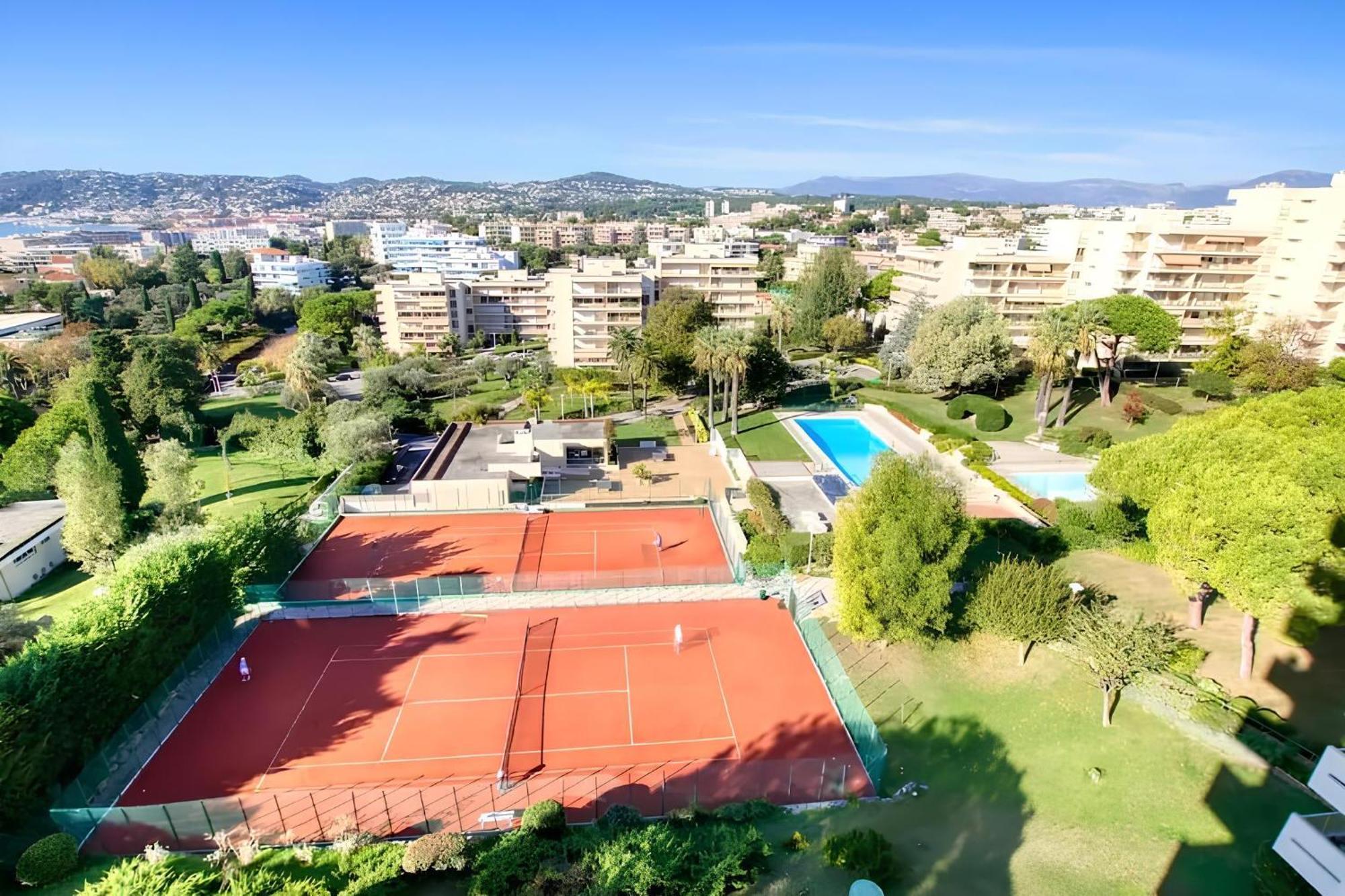 De Standing Piscine Proche * Antibes