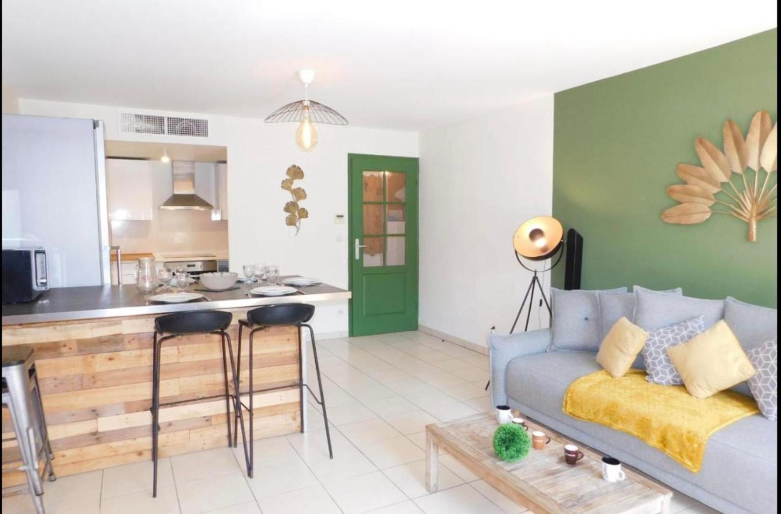 Proche 3p+40m2 Terrasse Apartment *