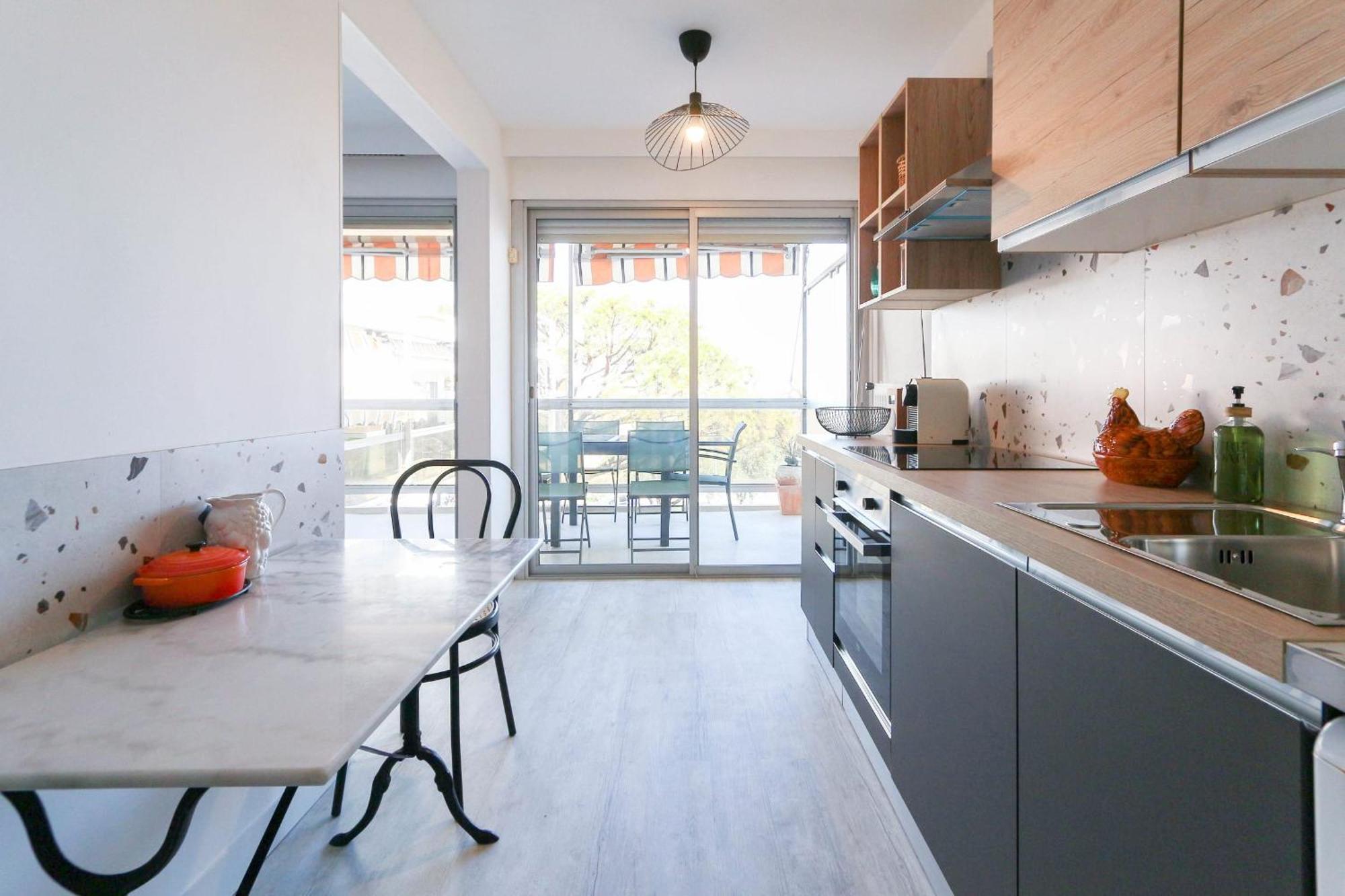 Beautiful Flat With Sea View Terrace Pool Parking Portative Ac- Benakey Apartment Antibes