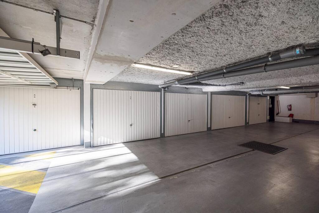 Apartment Beautiful And Spacious 2 Bed With Pool *