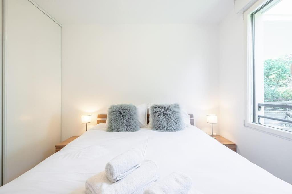 Beautiful And Spacious 2 Bed With Pool