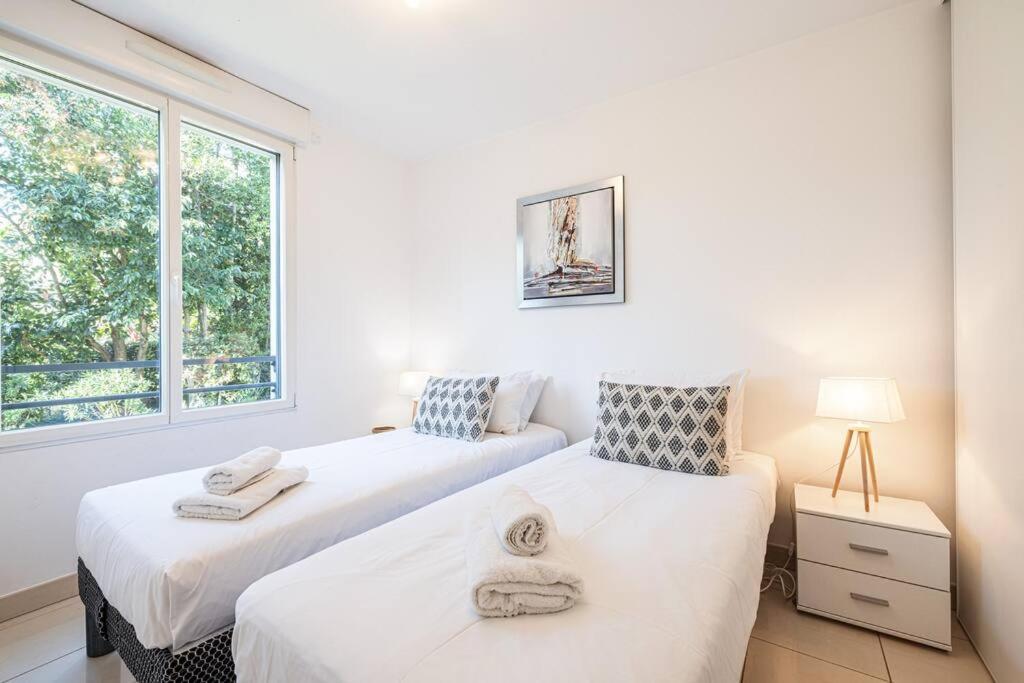 Apartment Beautiful And Spacious 2 Bed With Pool
