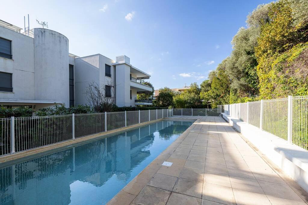 Beautiful And Spacious 2 Bed With Pool Apartment Antibes