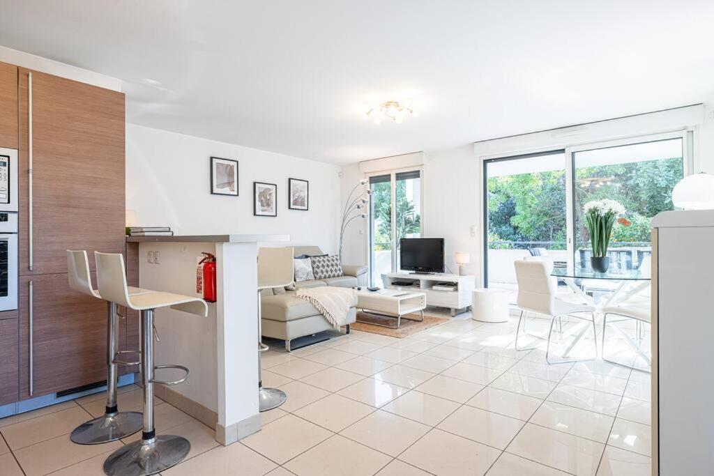 Apartment Beautiful And Spacious 2 Bed With Pool