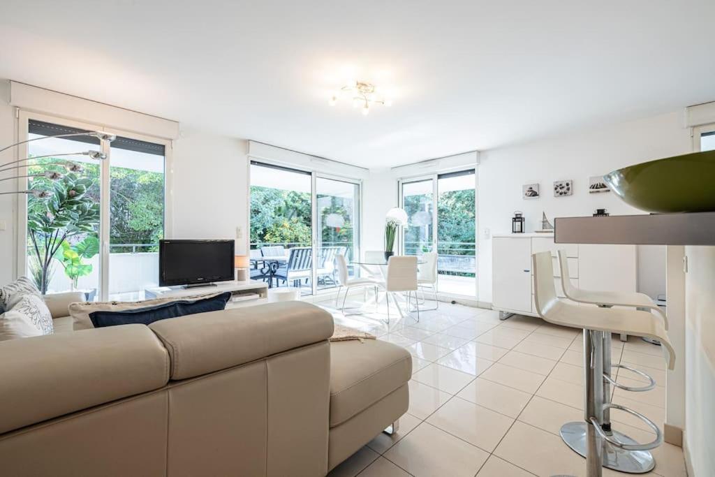 Beautiful And Spacious 2 Bed With Pool Antibes