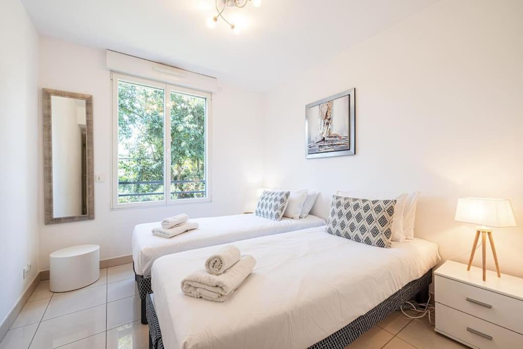 Beautiful And Spacious 2 Bed With Pool Apartment