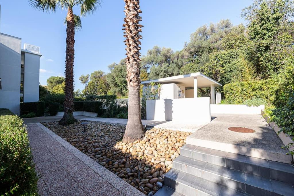 Apartment Beautiful And Spacious 2 Bed With Pool *