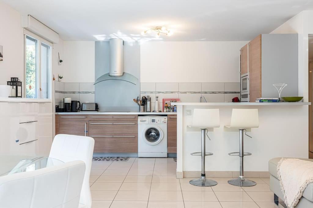Beautiful And Spacious 2 Bed With Pool *