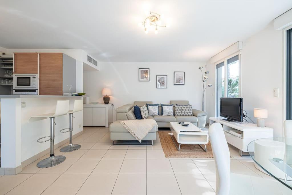 Apartment Beautiful And Spacious 2 Bed With Pool Antibes