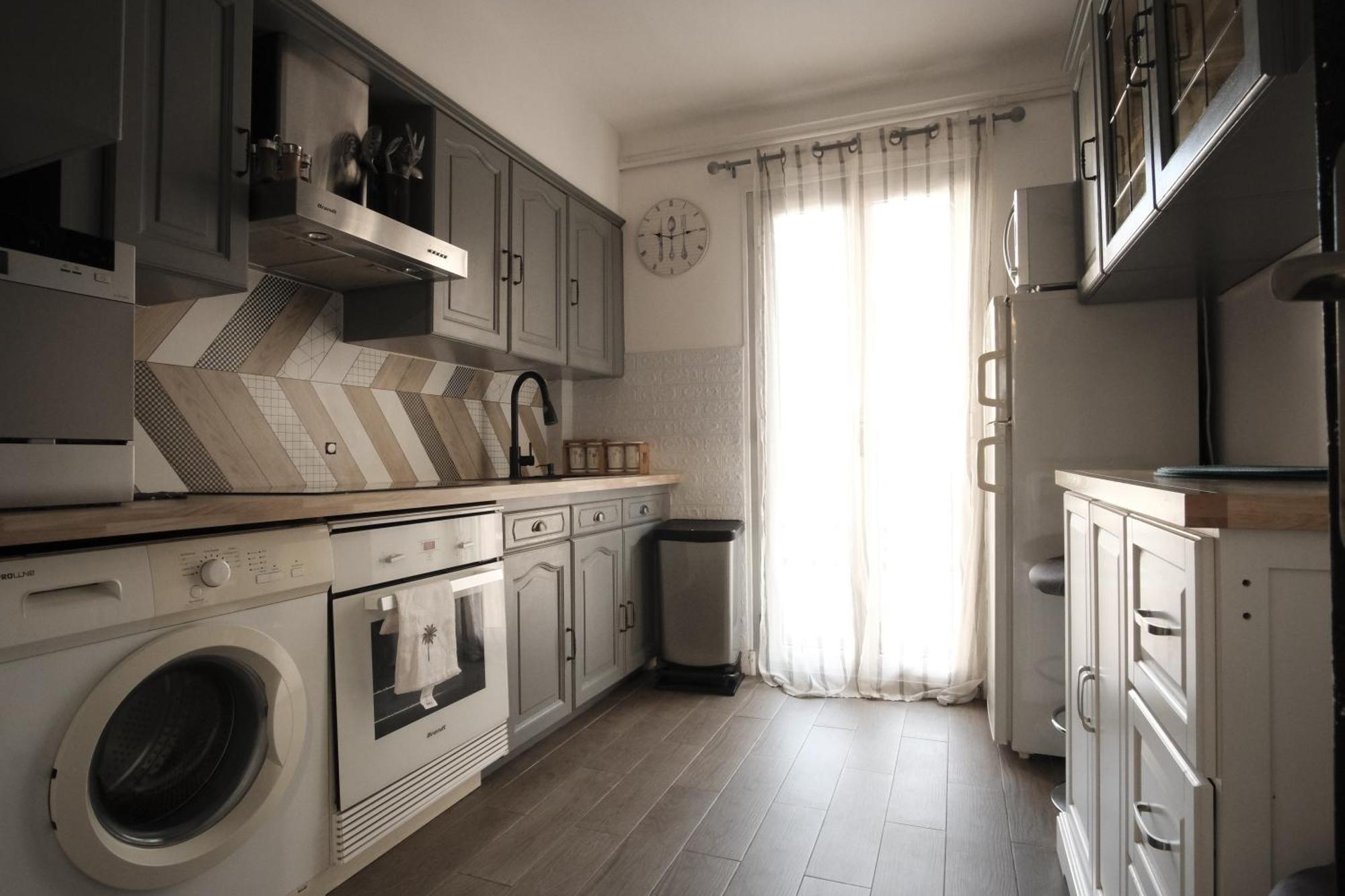 Apartment Charming Ac 2-bedroom Center Family, Couples Friendly