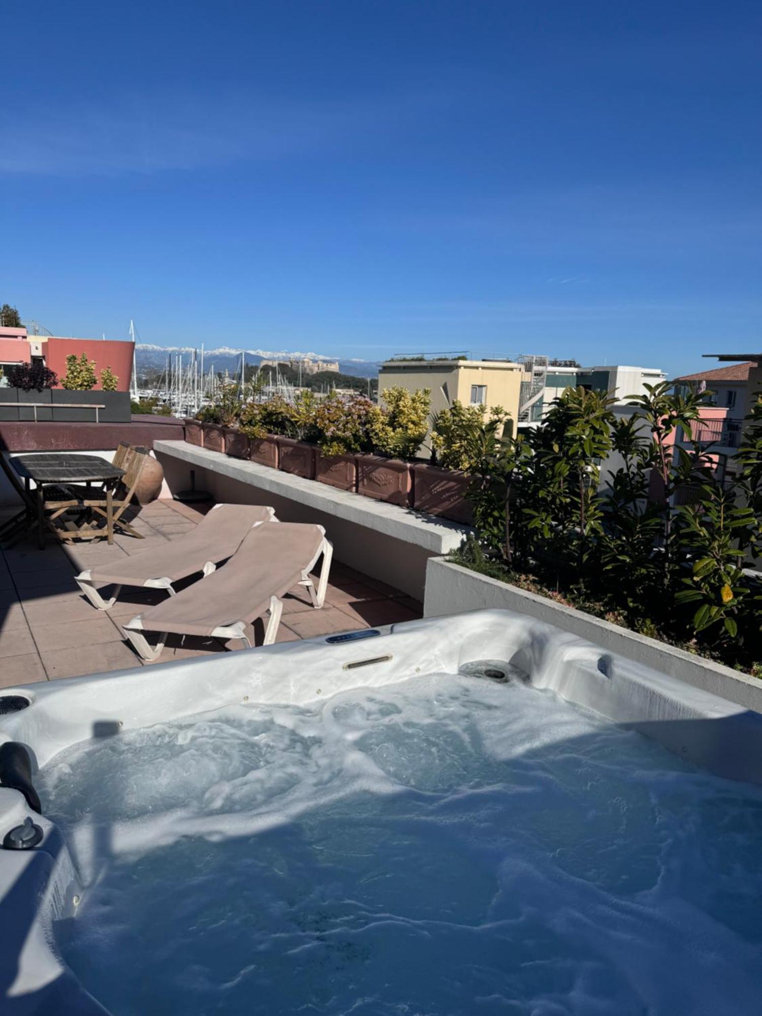 Penthouse - Jacuzzi - Terrace - Parking - 2 Pools Antibes
