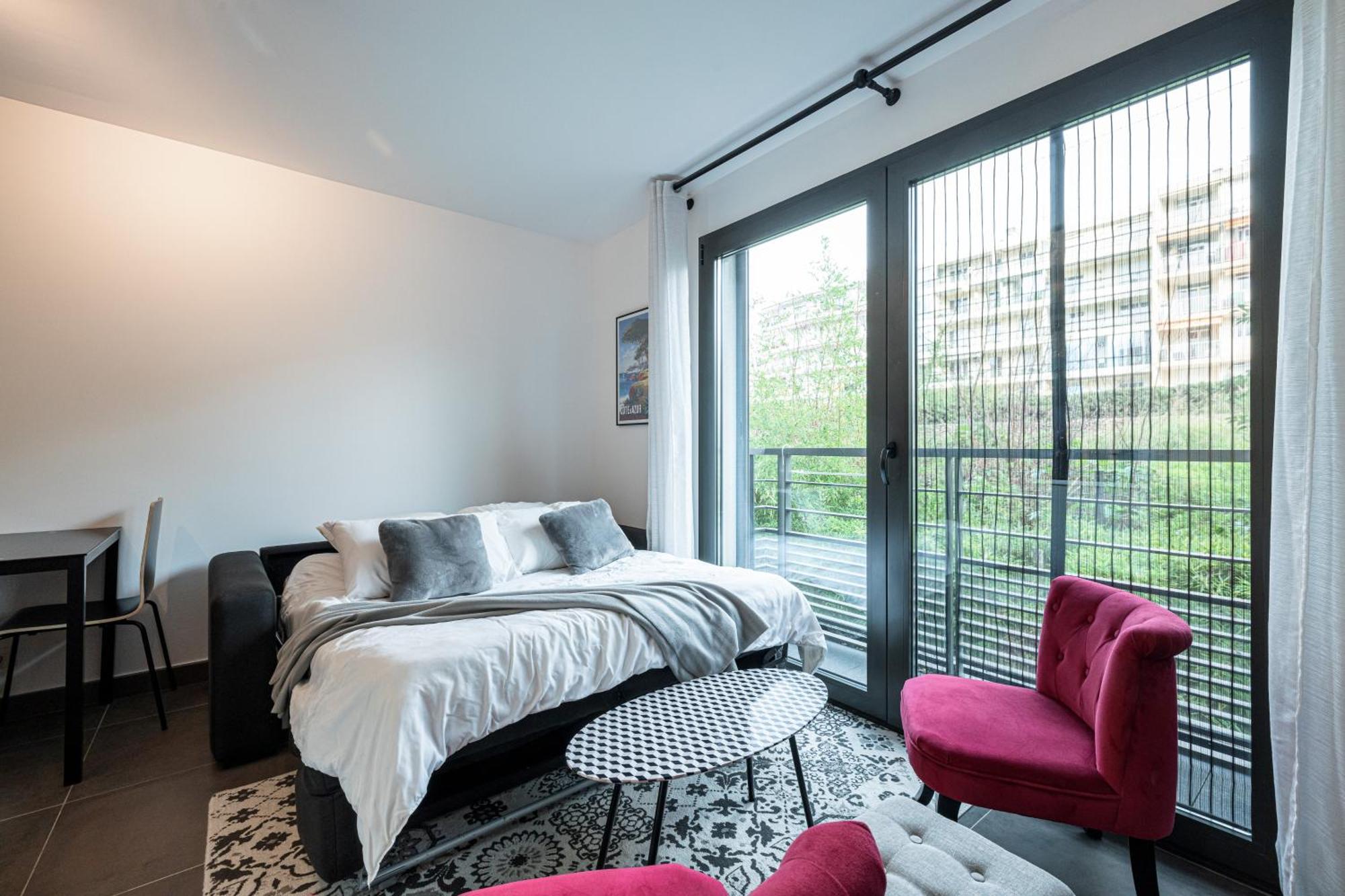 New Listing - 1 Bed Apt,air-con,beach Access,sea *