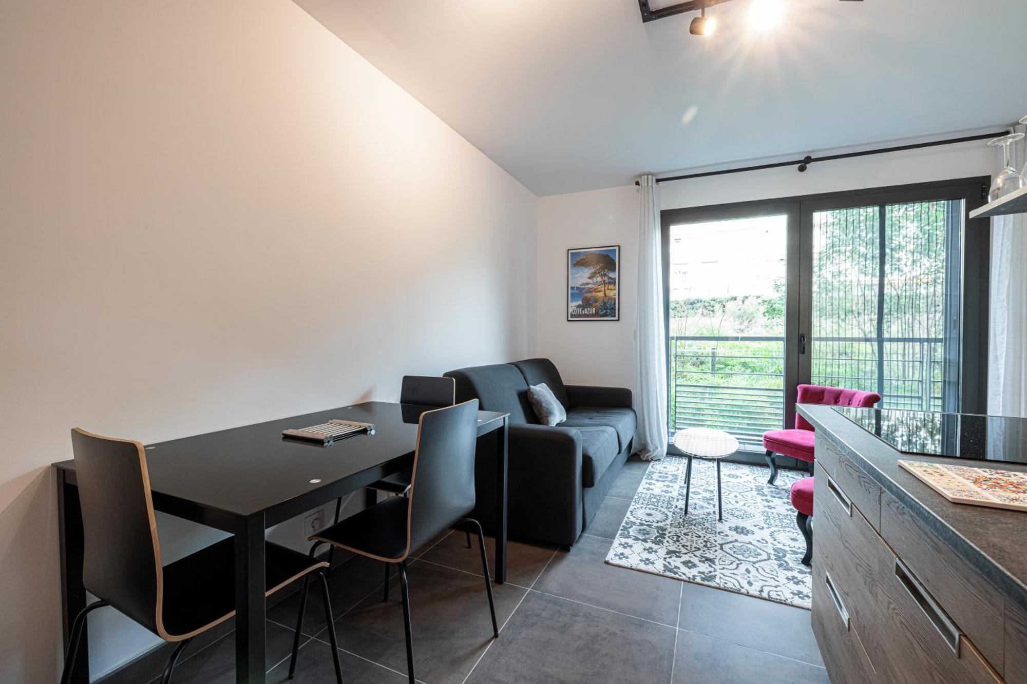 Apartment New Listing - 1 Bed Apt,air-con,beach Access,sea Antibes