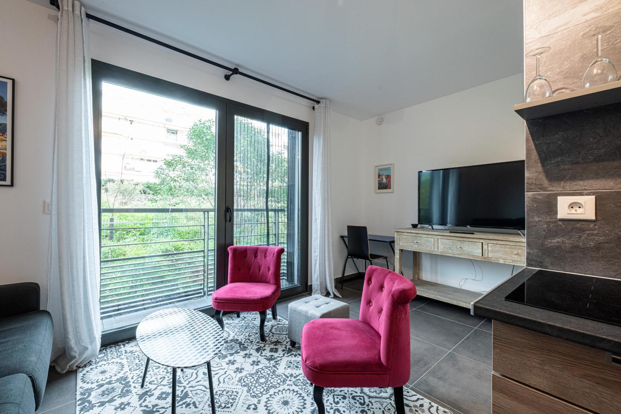 Apartment New Listing - 1 Bed Apt,air-con,beach Access,sea *