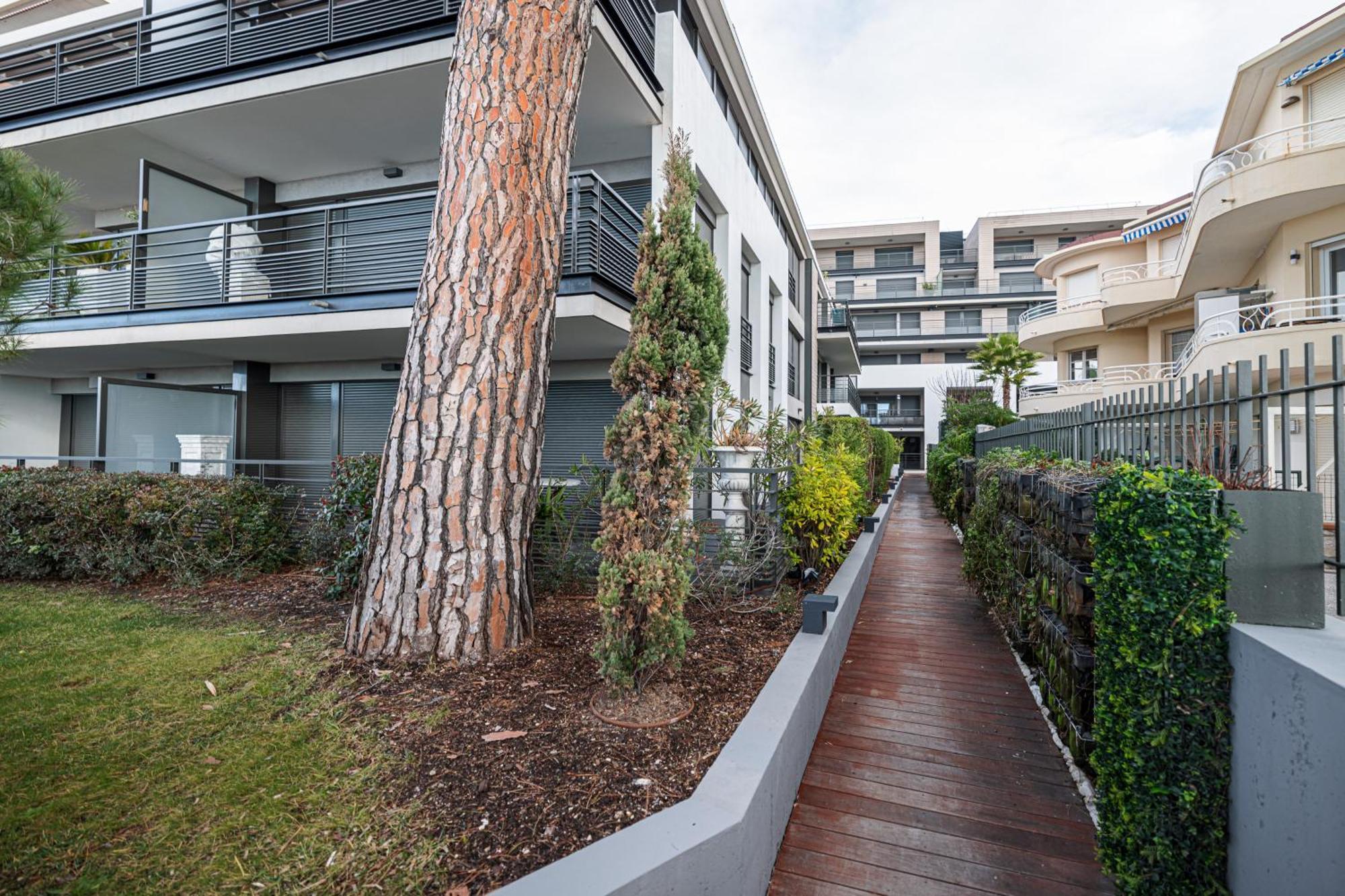 New Listing - 1 Bed Apt,air-con,beach Access,sea Apartment