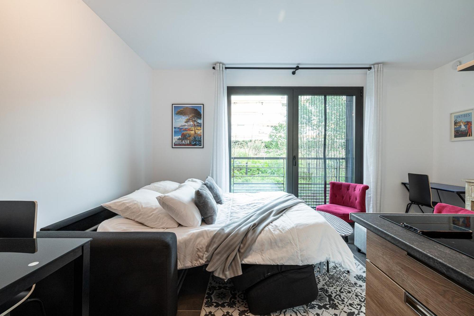 New Listing - 1 Bed Apt,air-con,beach Access,sea Apartment
