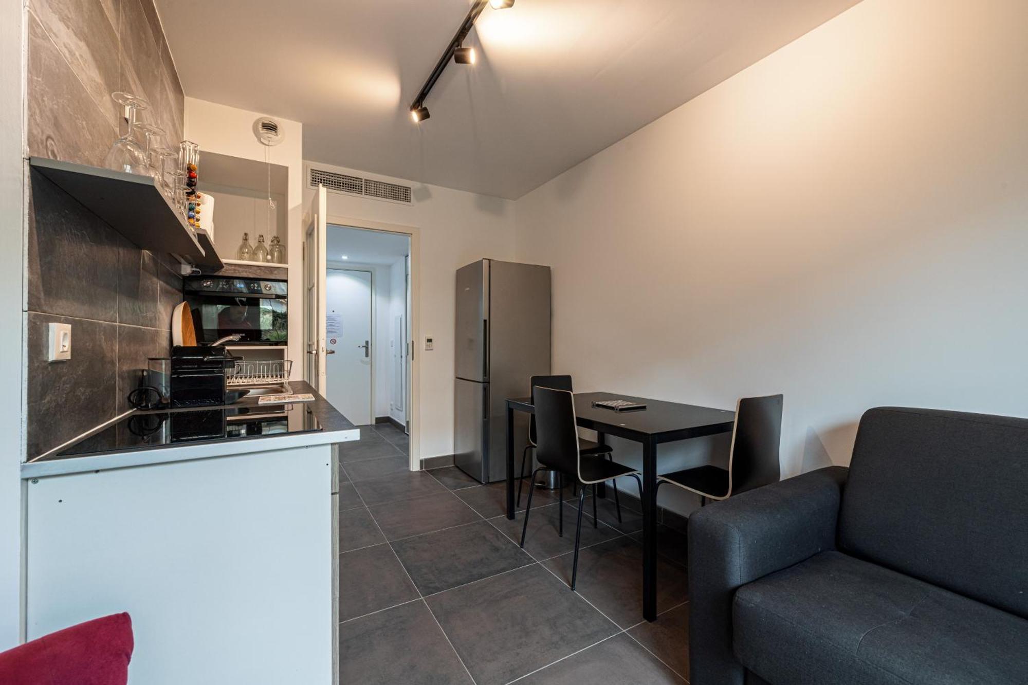 New Listing - 1 Bed Apt,air-con,beach Access,sea Apartment *