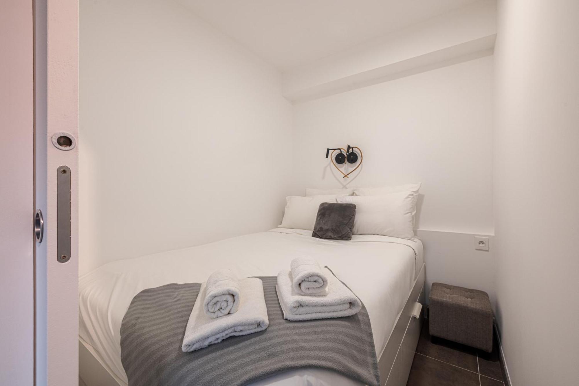 New Listing - 1 Bed Apt,air-con,beach Access,sea * Antibes