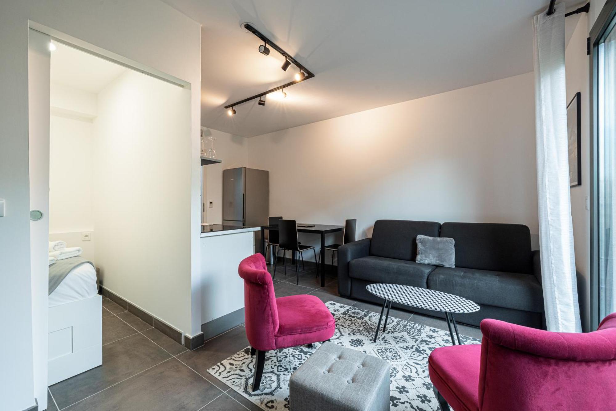 Apartment New Listing - 1 Bed Apt,air-con,beach Access,sea