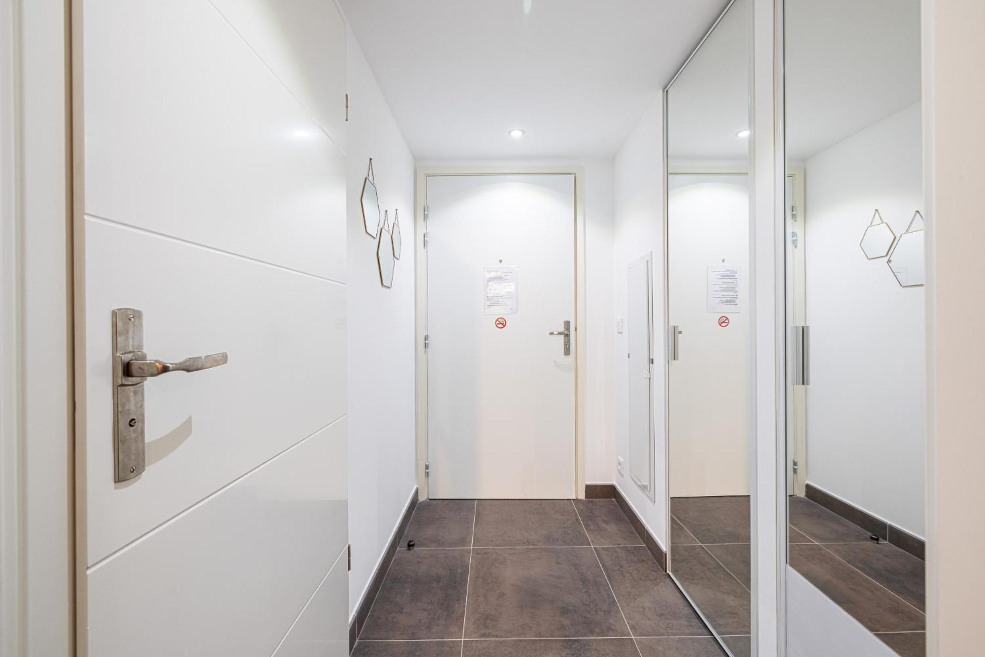 Apartment New Listing - 1 Bed Apt,air-con,beach Access,sea *