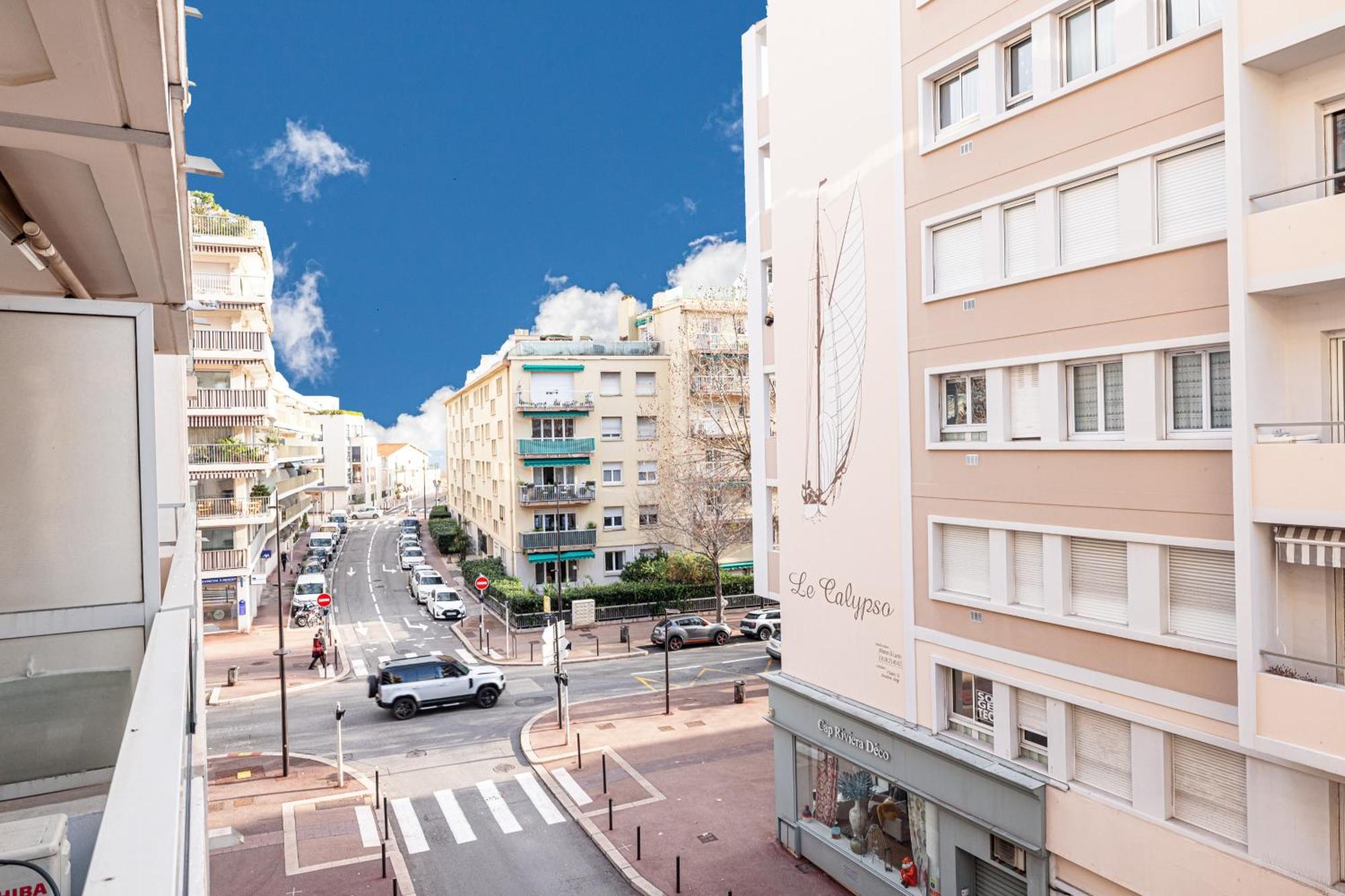 Apartment New 2 Bed In Antibes, 5 Min Walk To The *