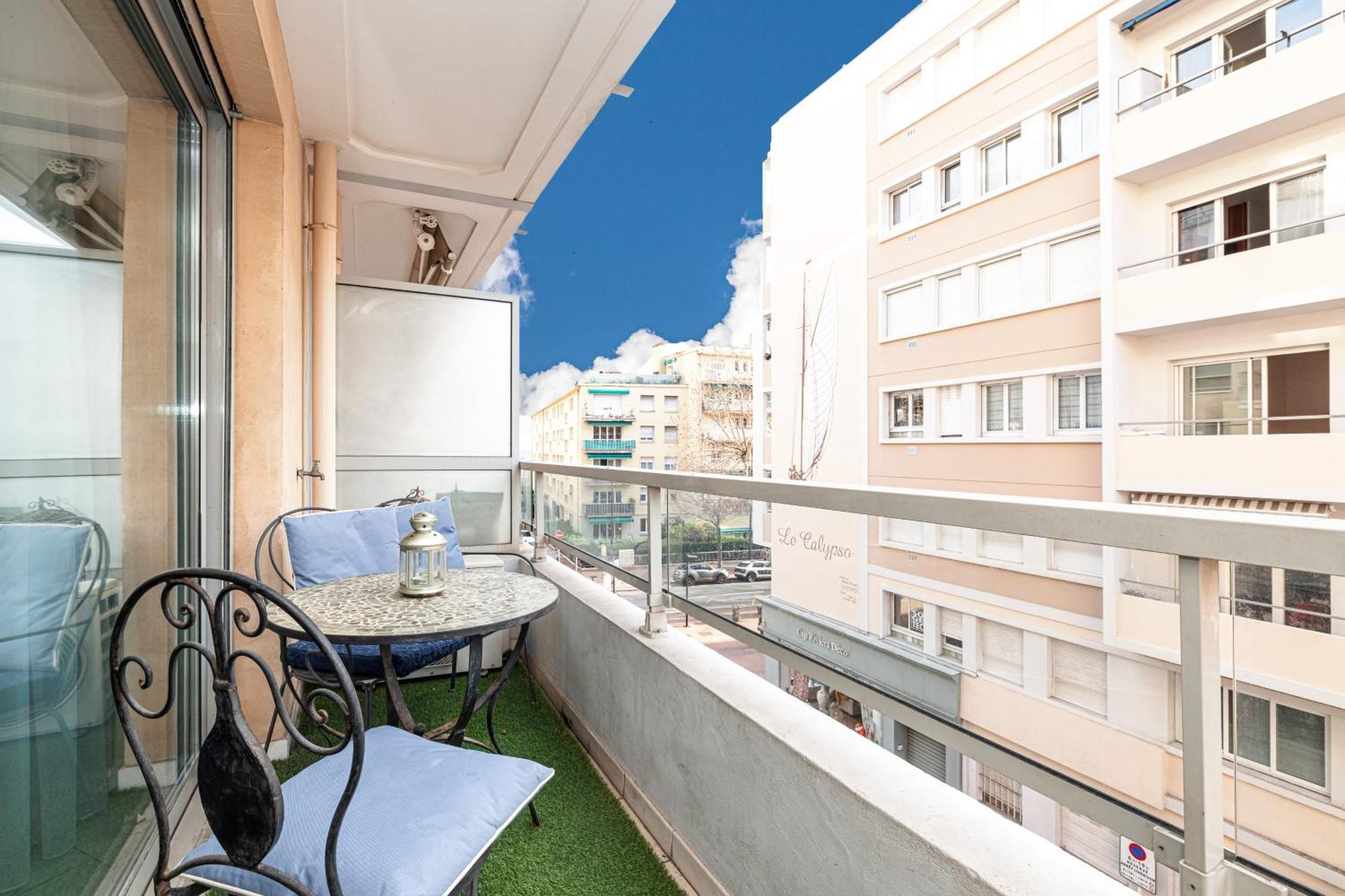 Apartment New 2 Bed In Antibes, 5 Min Walk To The