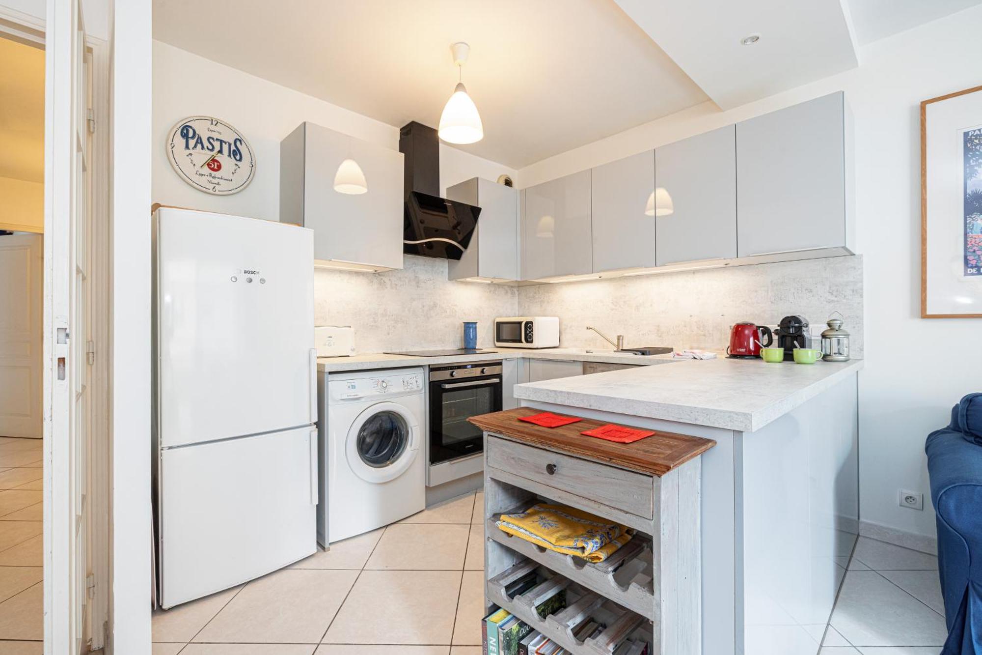 New 2 Bed In Antibes, 5 Min Walk To The *