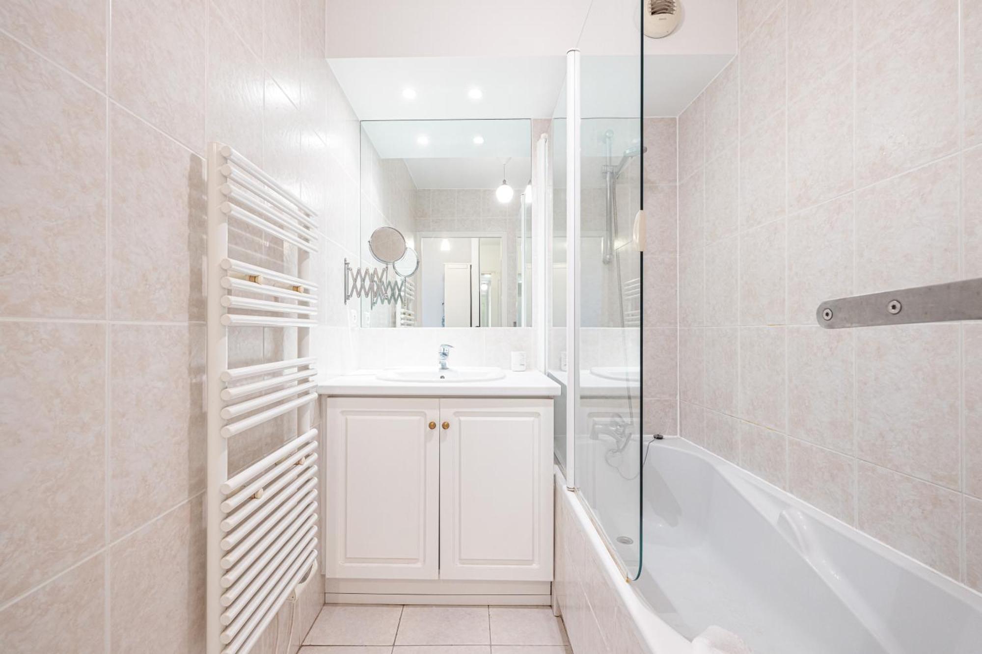 New 2 Bed In Antibes, 5 Min Walk To The Apartment *