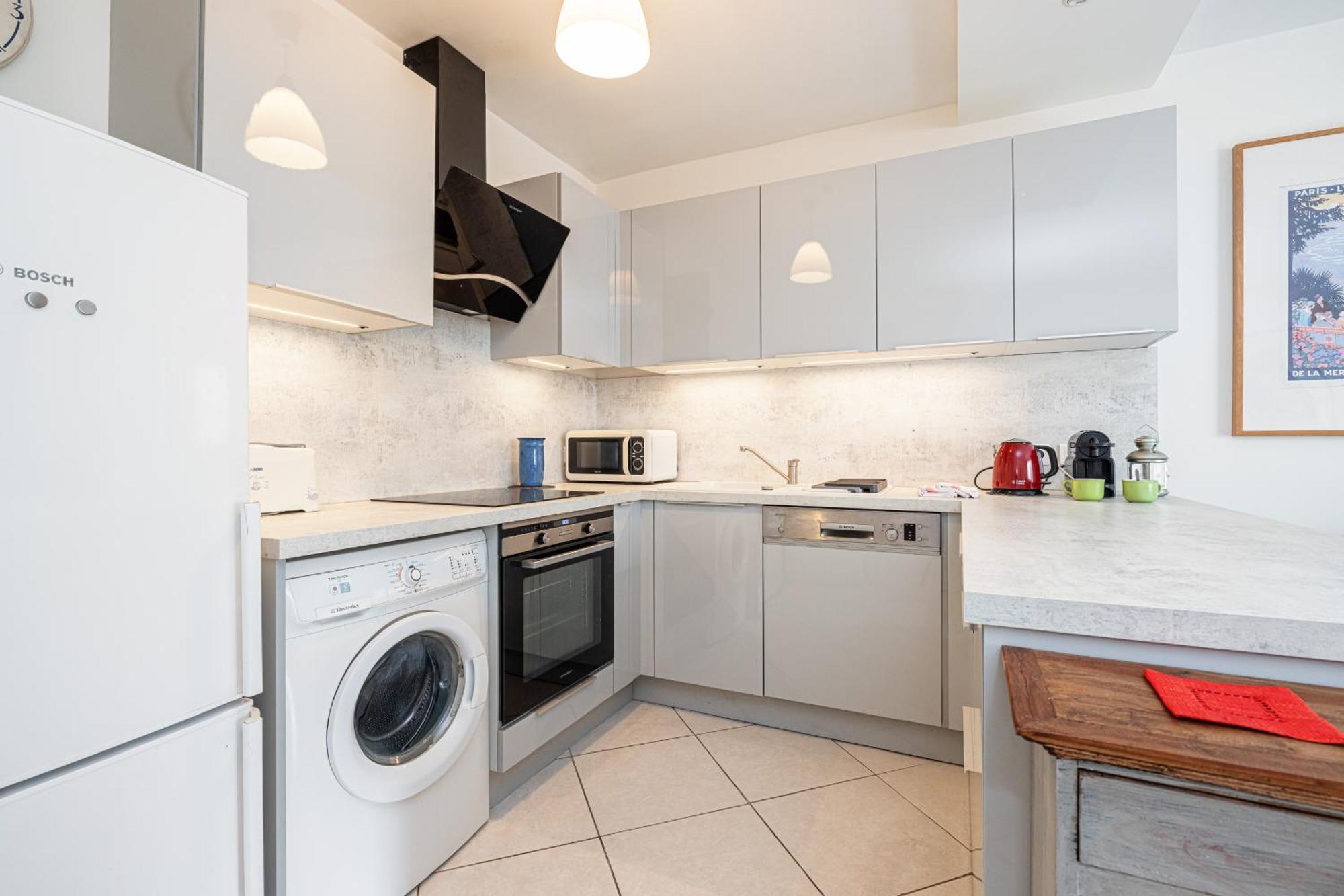 New 2 Bed In Antibes, 5 Min Walk To The Apartment *