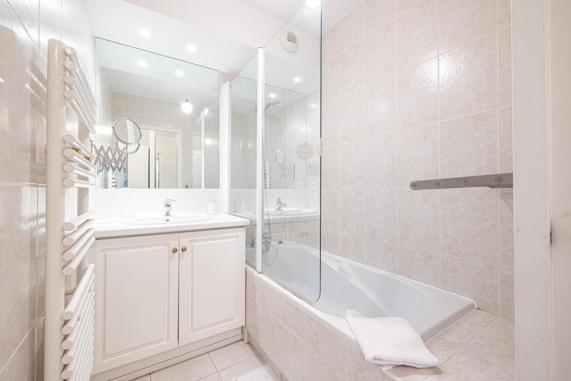 New 2 Bed In Antibes, 5 Min Walk To The Antibes