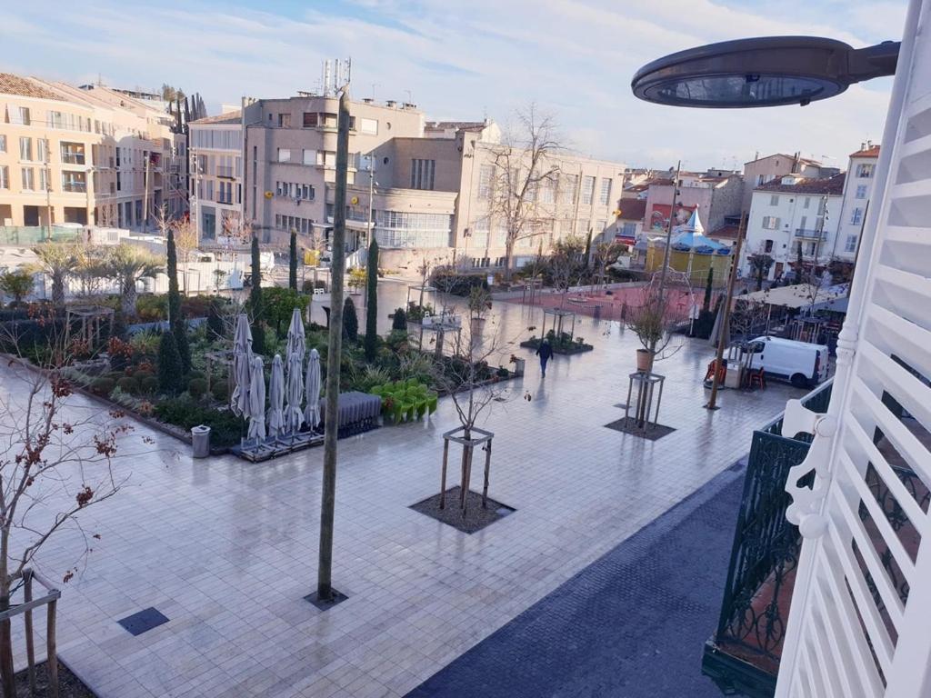 Hyper Centre Maison De 100m2 ; Terrasse 20 M2 *