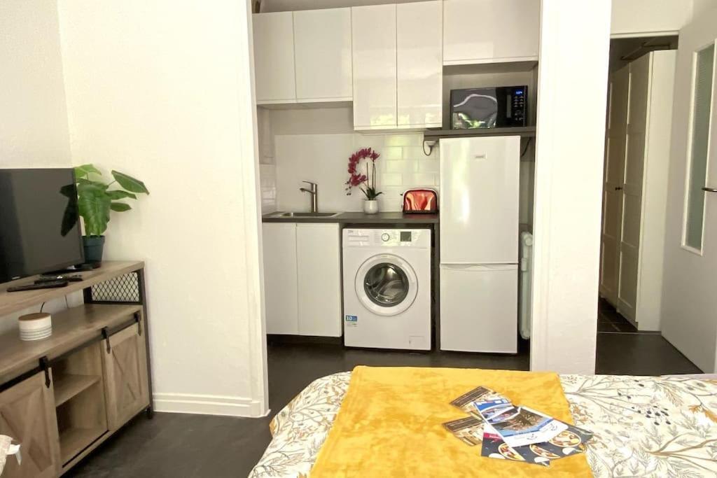 Apartment Balcon, Centre Ville, Proximite Plages, Commerces, Restaurants, Musees...