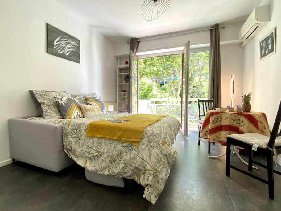 Balcon, Centre Ville, Proximite Plages, Commerces, Restaurants, Musees... *