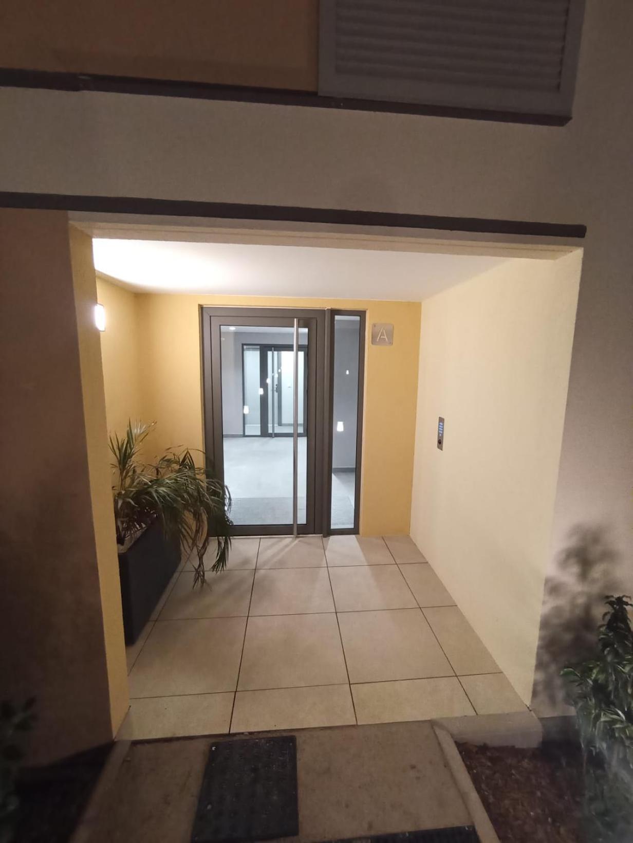 Avec Parking Prive, Piscine 300m