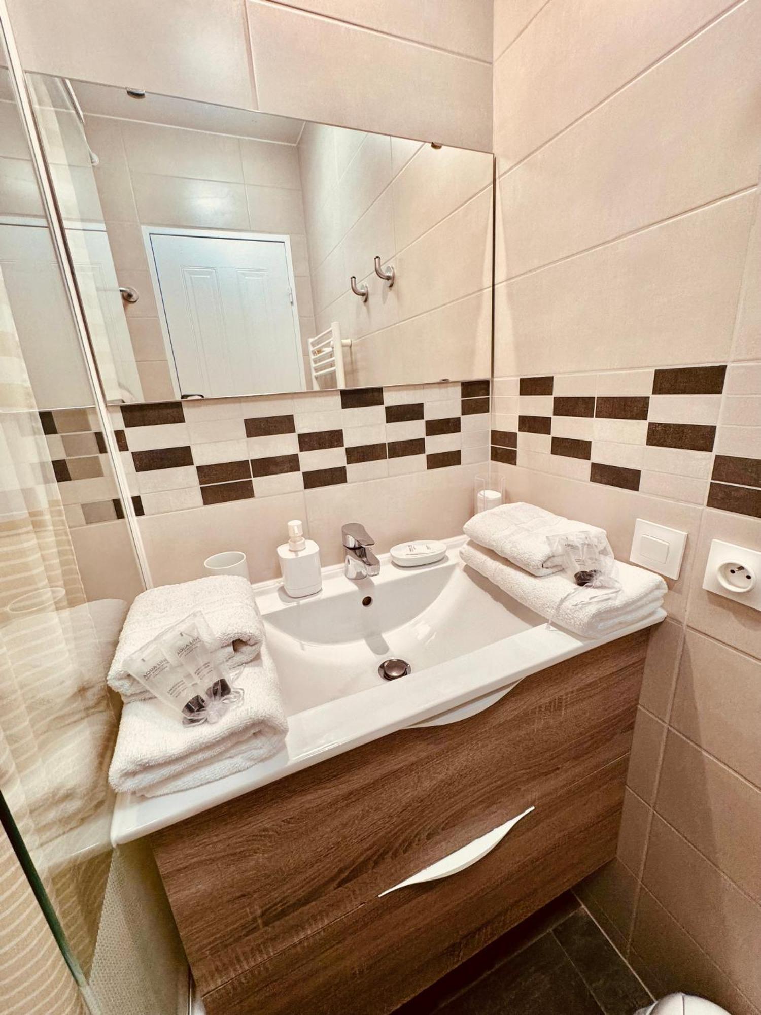 Antibes Port - Terrasse - Parking - Piscine Apartment Antibes