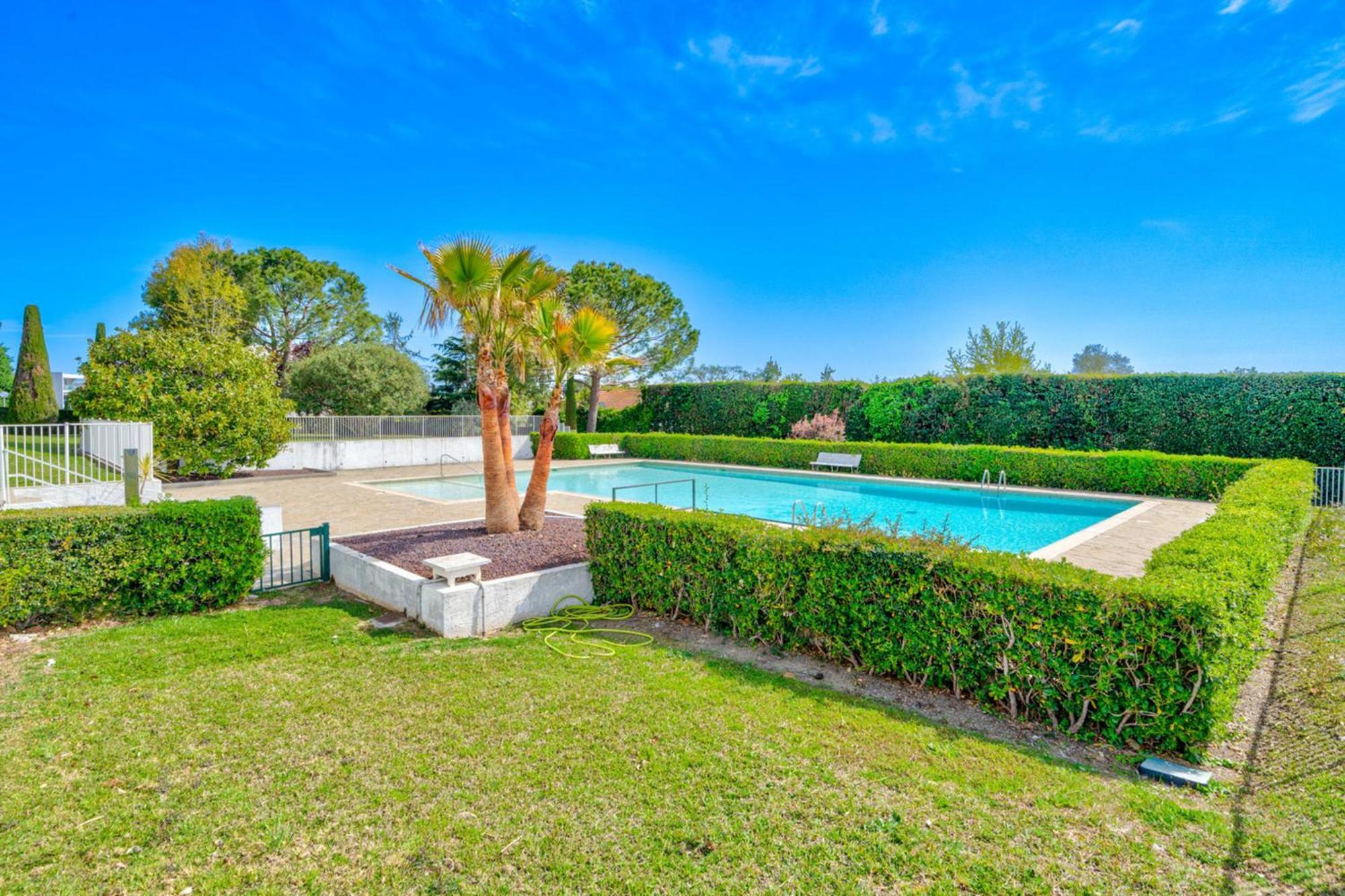 Lovely 48 M2 Appt With Sea View And Swimming Pool Antibes