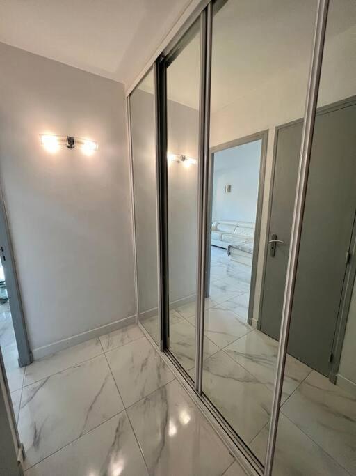 4 Couchages A 12 Min De La A Pied Avec Wifi, Le Parking Est En Option Apartment Antibes