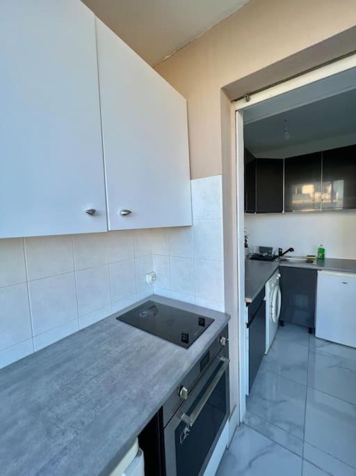 Apartment 4 Couchages A 12 Min De La A Pied Avec Wifi, Le Parking Est En Option Antibes