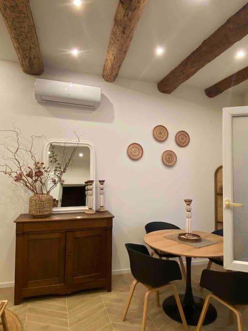 Charme & Authenticite Au Coeur De La Vieille Apartment *