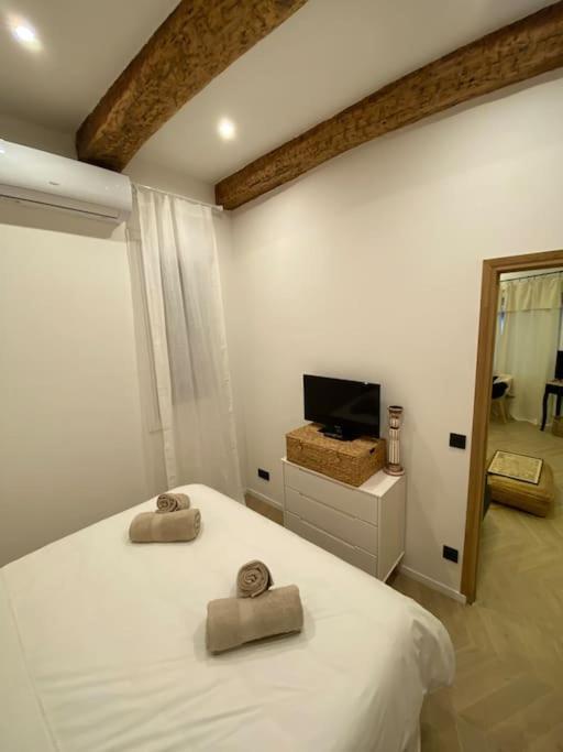 Apartment Charme & Authenticite Au Coeur De La Vieille Antibes
