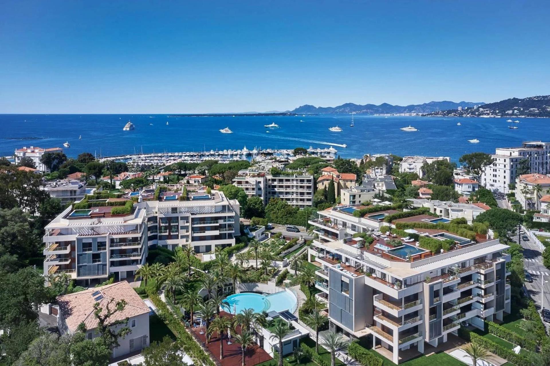 Apartment Luxury Garden 2br In The Development Of Cap D'antibes-juan Les Pins