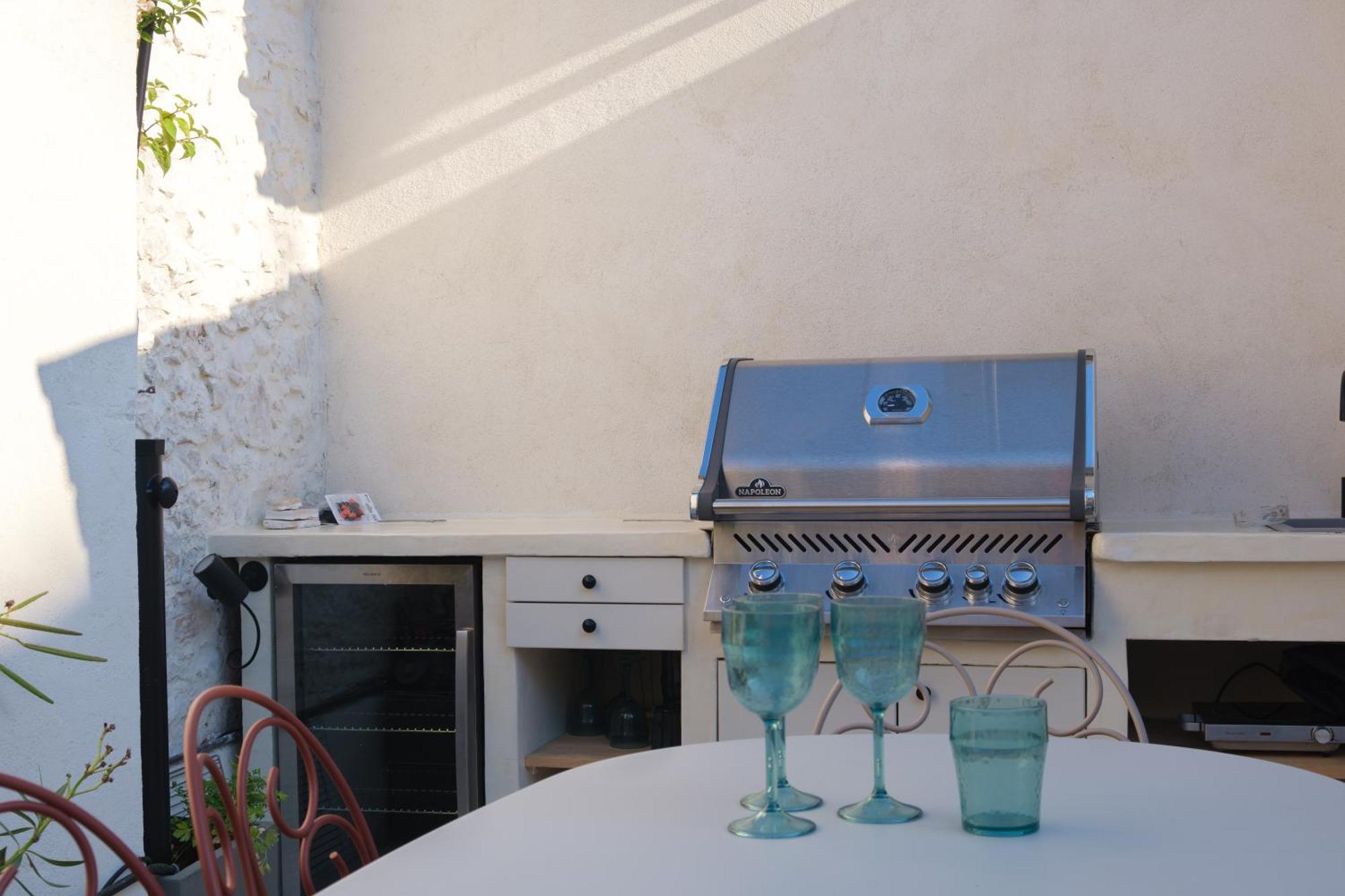 Maison La Tropezienne ... New • Fabulous 5* Luxe & Terrasse • 6p. Old Town * Antibes