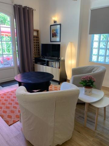 Holiday home Independant, Front De Et A 200m Antibes