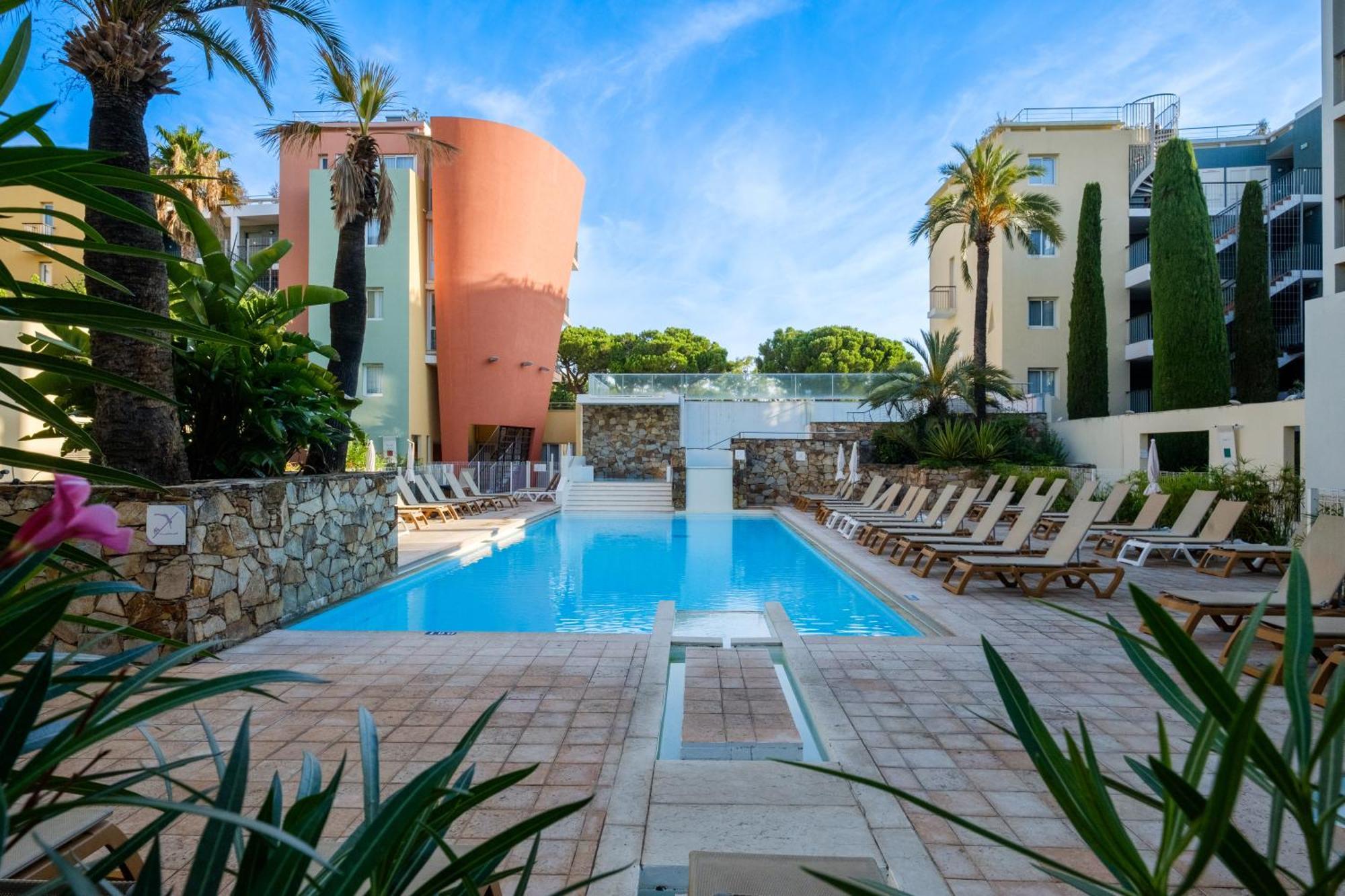 Aparthotel Pierre & Premium Port Prestige