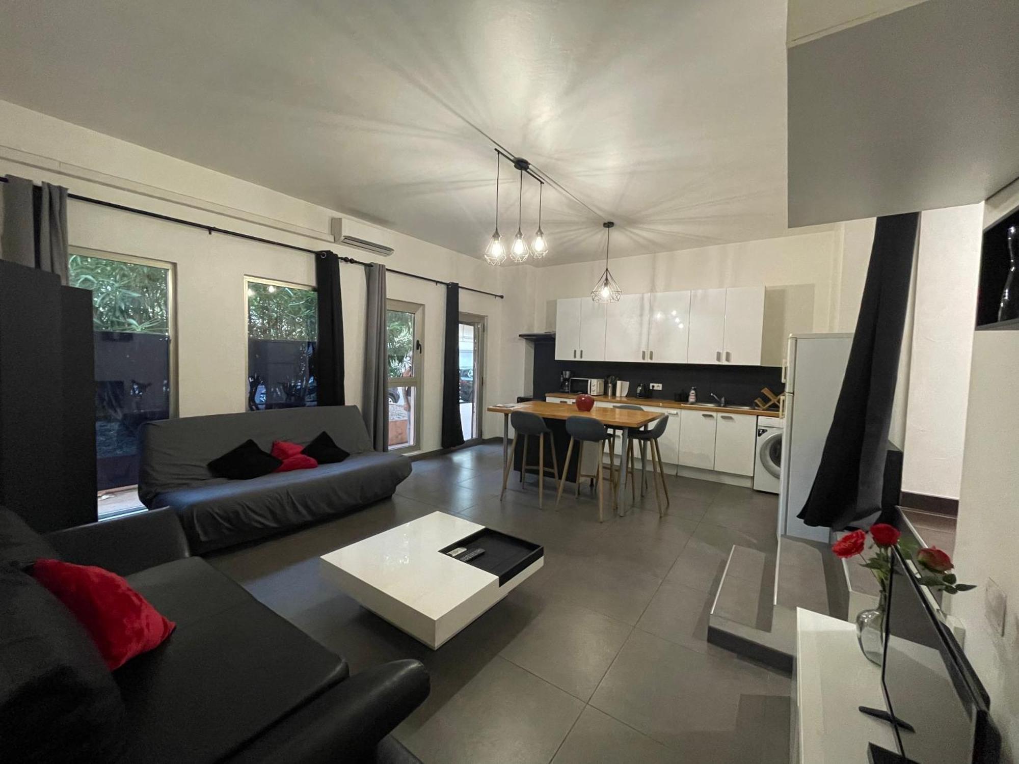 Spacieux F2 Climatisé Proche De La Appartement