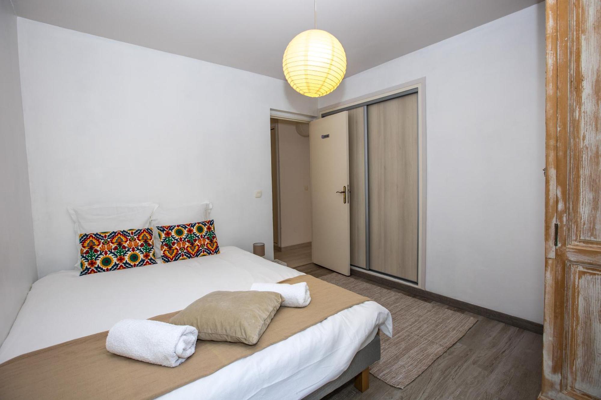 Spacieux De 70 M2, 2 Chambres, Au Calme Proche Du Vieil Apartment *