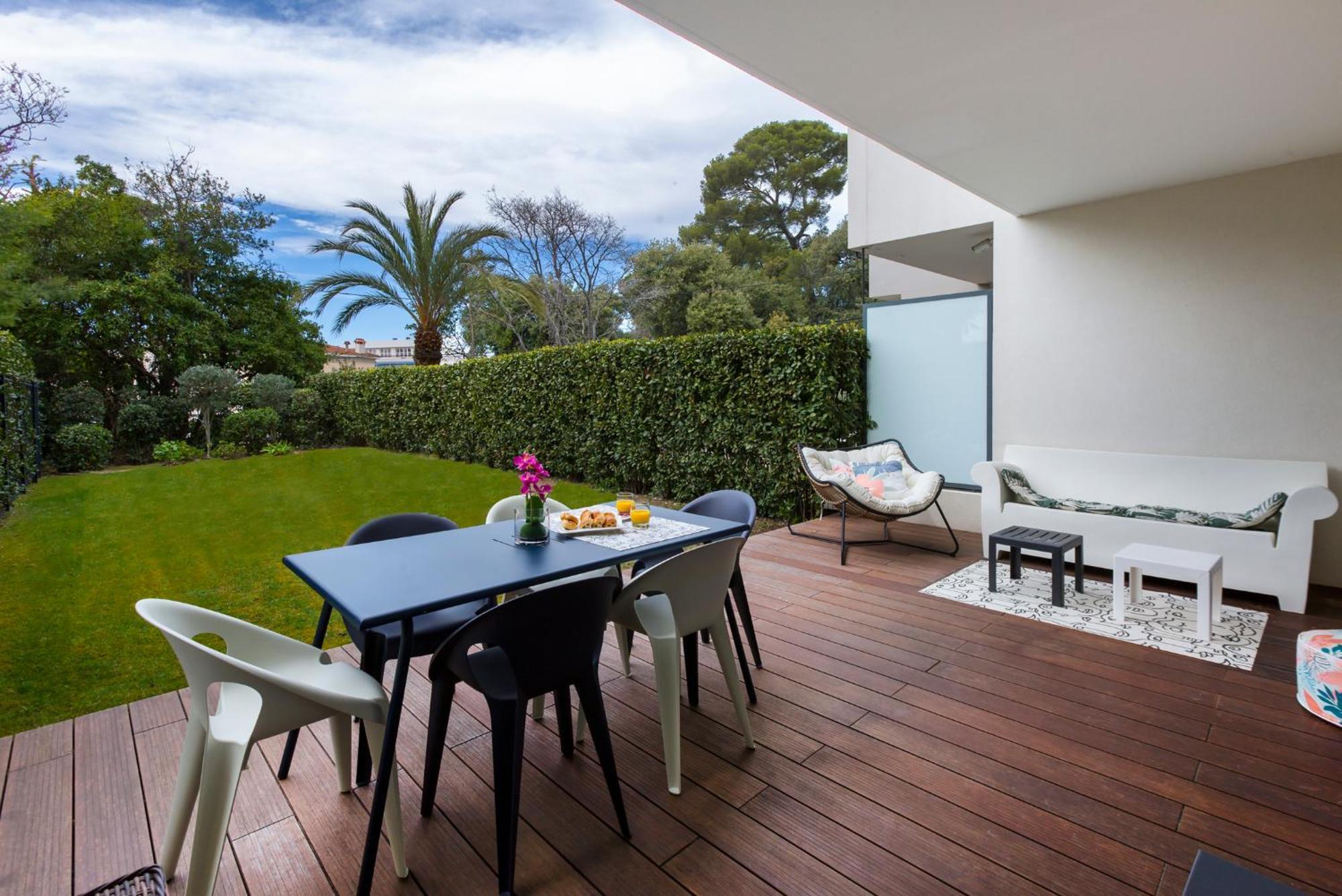 Luxury Garden 2br In The Development Of Cap D'antibes-juan Les Pins Apartment